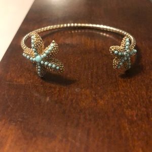 Unique Gold tone starfish bangle🌊